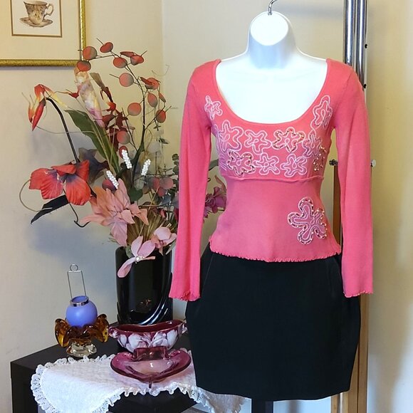 NWT Women’s Scoop Neck Long Sleeve Pink Embroidered Cardigan Sweater XS S - Picture 4 of 6